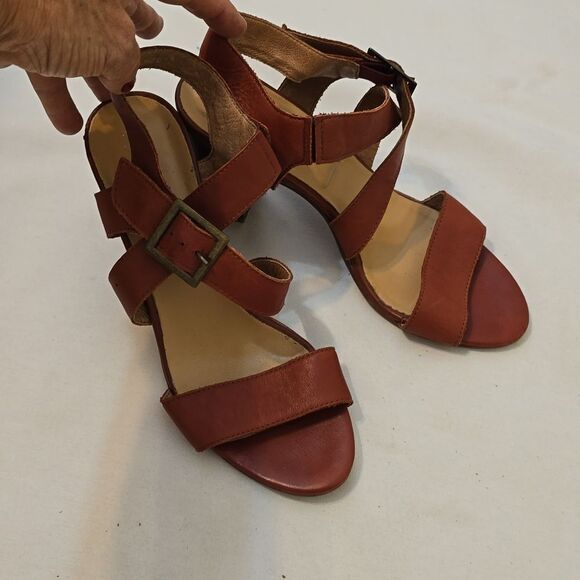 - AVELINNI Red Leather Heeled Sandal 39 (9) - Picture 1 of 8